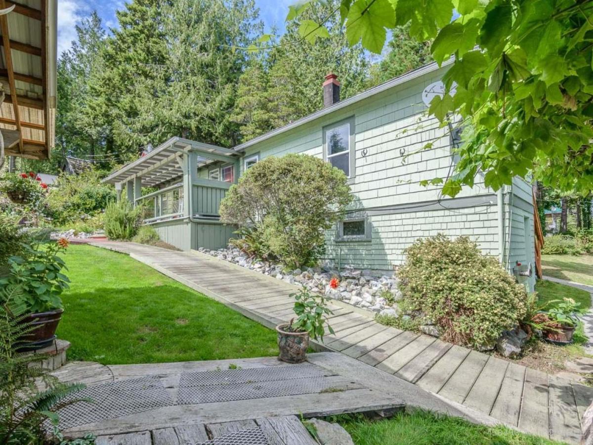 Woods End Landing Hotel Bamfield Exterior photo