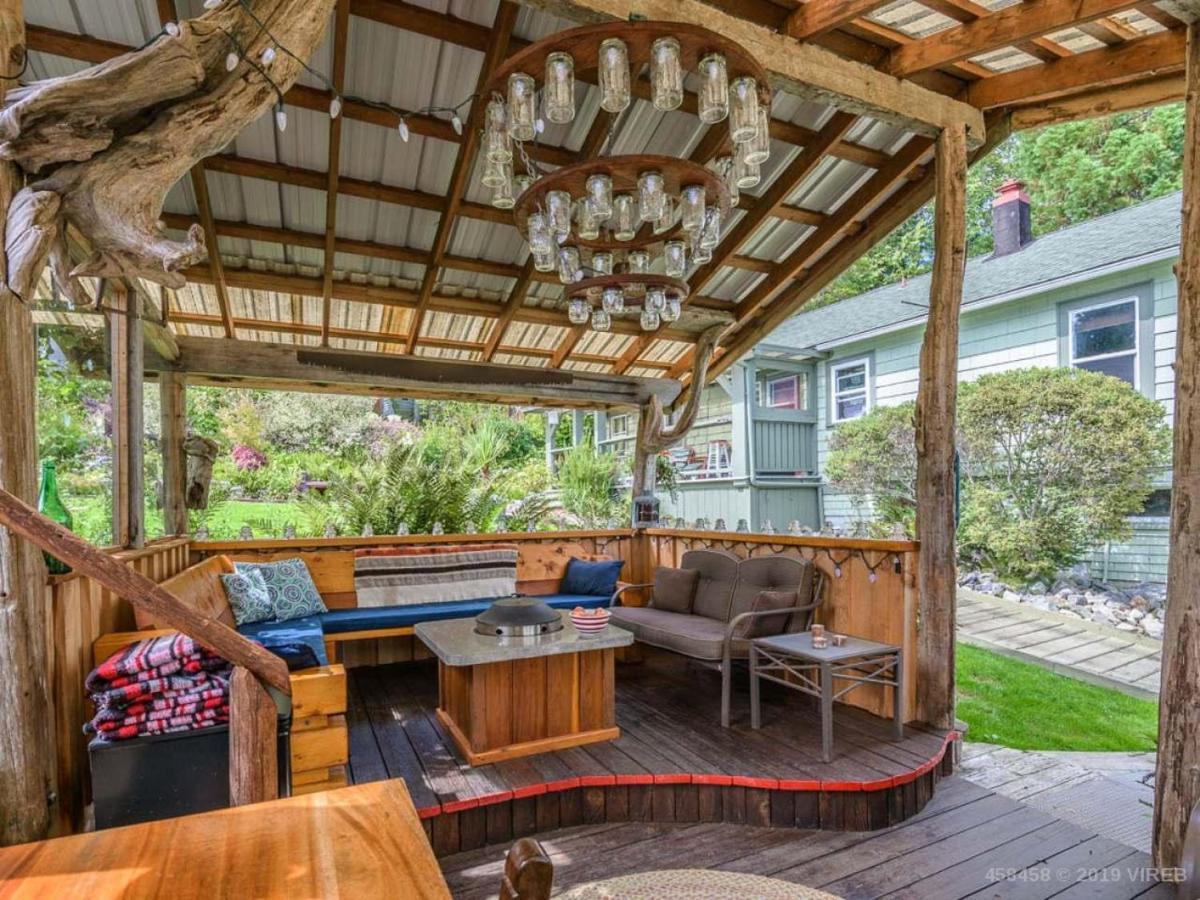 Woods End Landing Hotel Bamfield Exterior photo