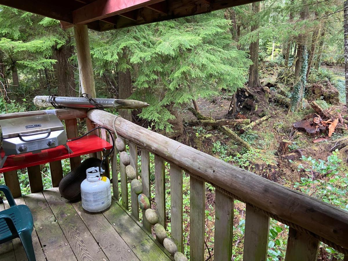 Woods End Landing Hotel Bamfield Exterior photo