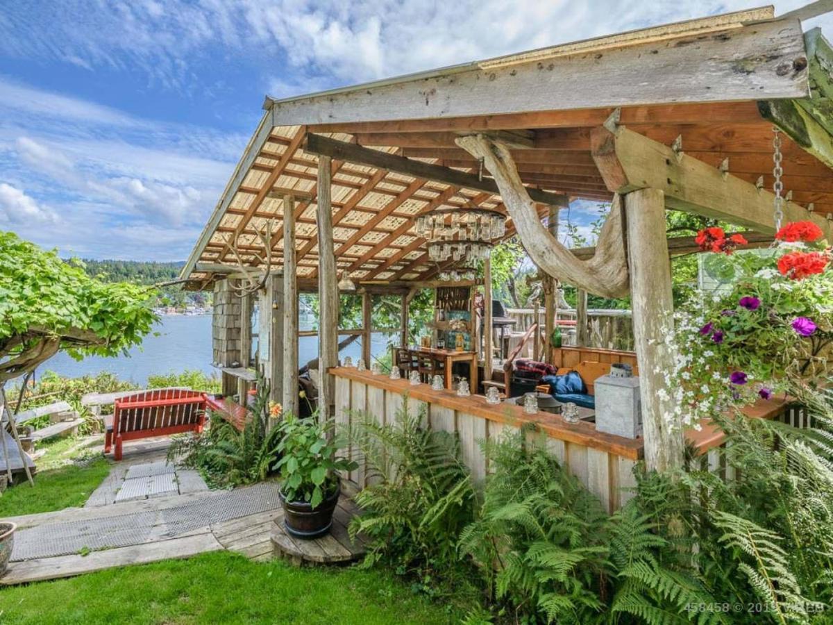Woods End Landing Hotel Bamfield Exterior photo