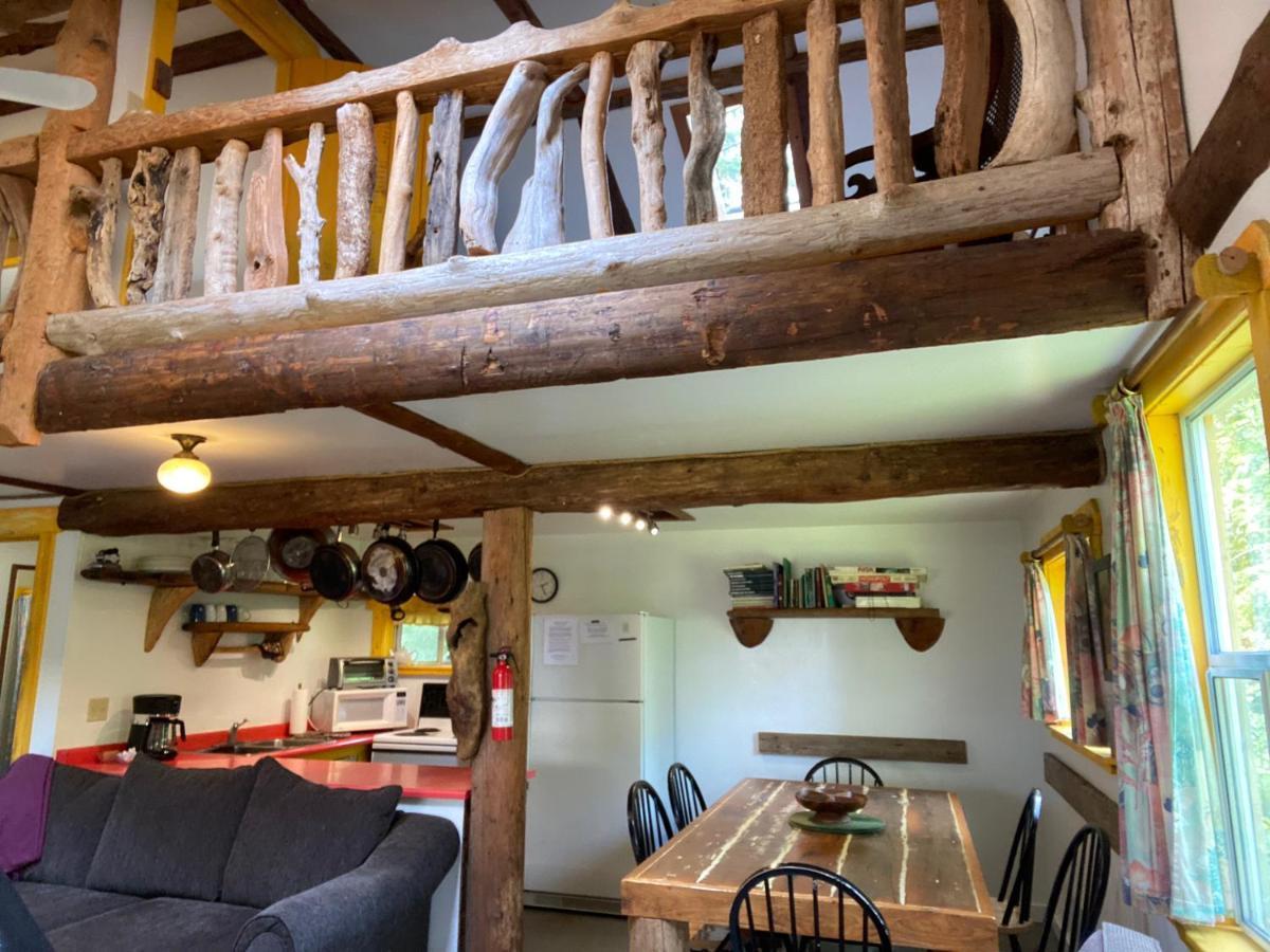 Woods End Landing Hotel Bamfield Exterior photo