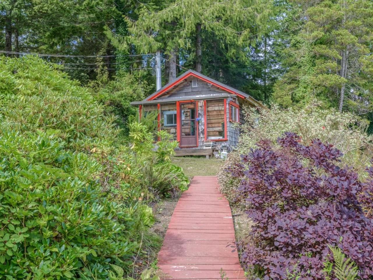 Woods End Landing Hotel Bamfield Room photo